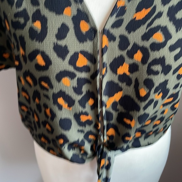 Monki & Lou Tie Crop Top - Picture 3 of 4